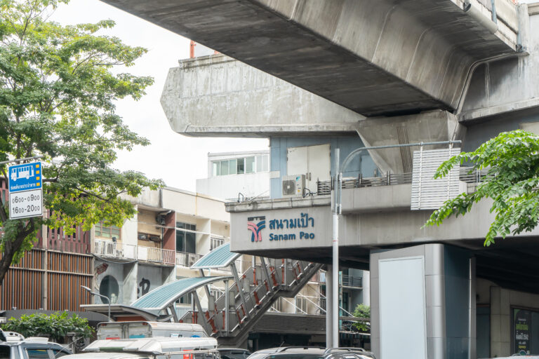 BTS Sanam Pao station – VIC3 Bangkok Hotel